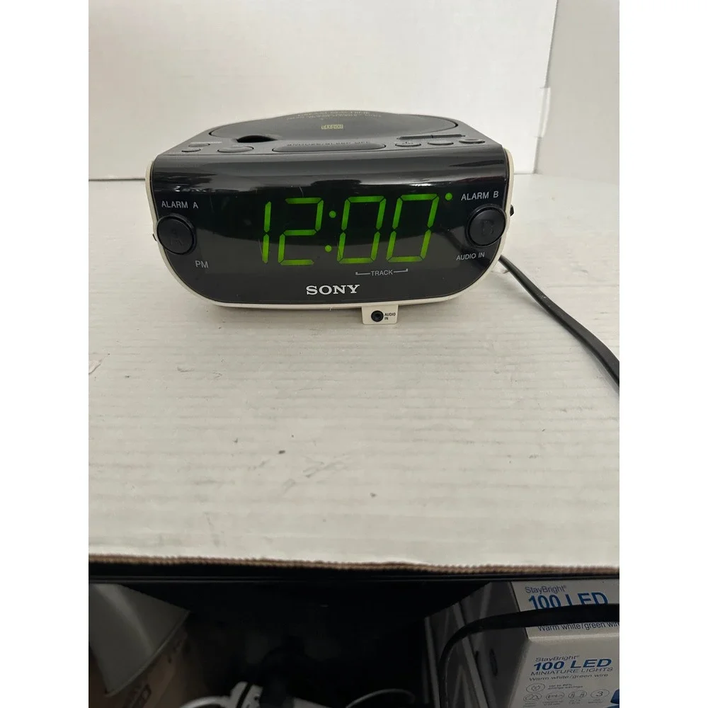 Sony Dream Machine ICF-CD815 AM FM CD Clock Radio Dual Alarm Green LED Black